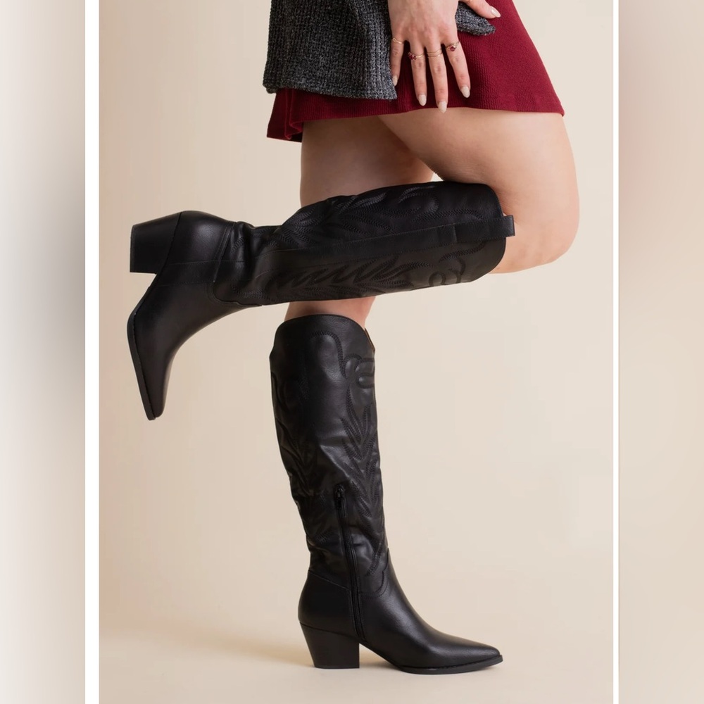 Oasis Society Black Boots - Picture 3 of 7